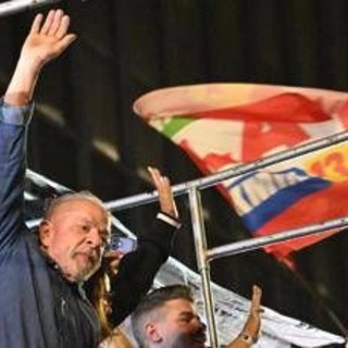 Brasile, Lula rieletto presidente: Bolsonaro chiede l’annullamento. Trump contesta il voto: "Hanno usato manuale Biden" Brasile, Lula rieletto presidente: Bolsonaro chiede l’annullamento. Trump contesta il voto: "Hanno usato manuale Biden"