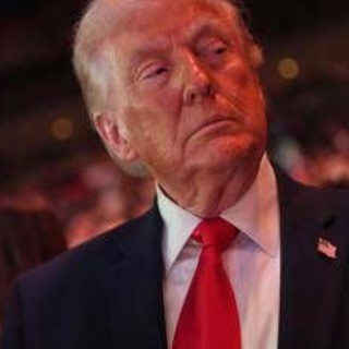 Trump: "Ue non rispetta accordo, dazi su camion e auto aumentano del 25%"