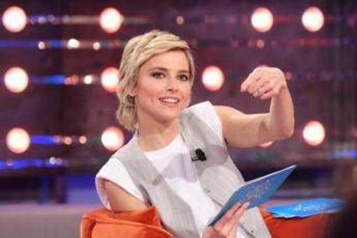 Da noi... a ruota libera, oggi domenica 4 gennaio: anticipazioni e ospiti