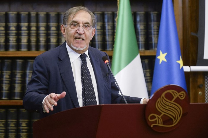 Carceri, La Russa “La pena non può ledere la dignità della persona” Carceri, La Russa “La pena non può ledere la dignità della persona”