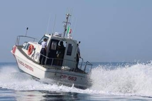 Cattolica, fermato 45enne per tentato omicidio: si era gettato in mare in auto con la moglie