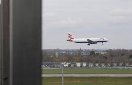 Gb, emergenza su volo British Airways per Chicago: aereo rientra a Londra
