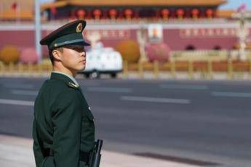 Le mire della Cina su Okinawa, aereo militare punta radar contro jet del Giappone Le mire della Cina su Okinawa, aereo militare punta radar contro jet del Giappone