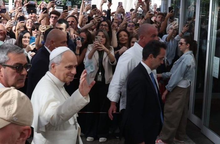 Papa Leone XIV rientrato in Vaticano dopo le dimissioni dal Gemelli Papa Leone XIV rientrato in Vaticano dopo le dimissioni dal Gemelli
