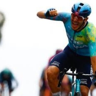 Giro d'Italia, Davide Ballerini vince in volata la sesta tappa. Eulalio sempre in rosa Giro d'Italia, Davide Ballerini vince in volata la sesta tappa. Eulalio sempre in rosa