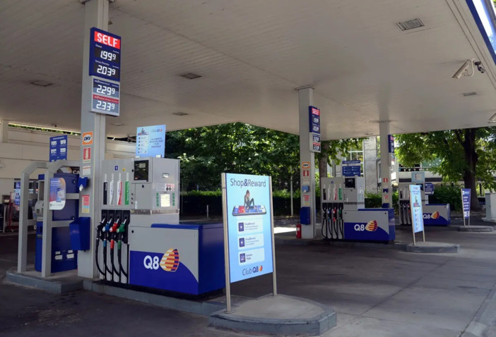 Carburanti, Q8 Italia fissa un tetto massimo ai prezzi per un mese da ottobre Carburanti, Q8 Italia fissa un tetto massimo ai prezzi per un mese da ottobre