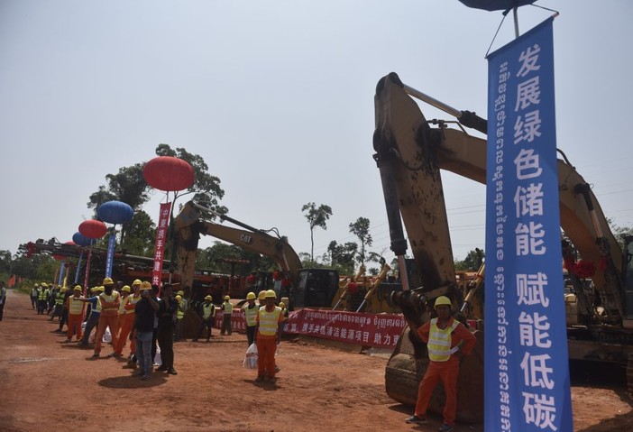 Cina, aumentano gli investimenti diretti all’estero Cina, aumentano gli investimenti diretti all’estero