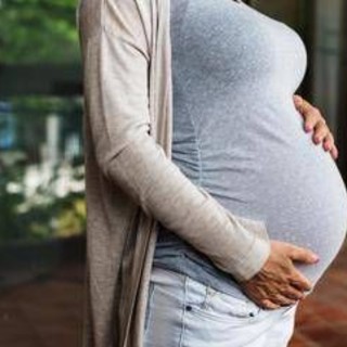 Roma, finge due gravidanze per tornare con l'ex: condannata per stalking