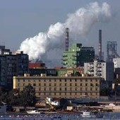 Ex Ilva Taranto, incendio sull'escavatore: operaio scappa e riporta fratture multiple