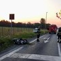 Scontro tra auto e moto nel milanese, un morto e un ferito