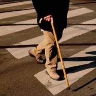 Il 20% degli over 65 cade almeno una volta l'anno, una scarpa intelligente può evitarlo Il 20% degli over 65 cade almeno una volta l'anno, una scarpa intelligente può evitarlo