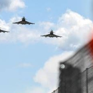 Regno Unito schiera i caccia in Polonia, Mosca accusa la Nato: &quot;E' in guerra con Russia&quot;