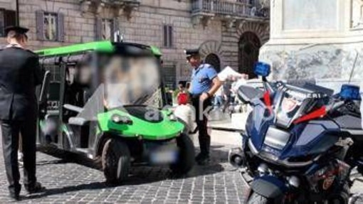 Giungla golf car a Roma, controlli a tappeto dei carabinieri: 10 sottoposte a fermo e valanga di multe Giungla golf car a Roma, controlli a tappeto dei carabinieri: 10 sottoposte a fermo e valanga di multe