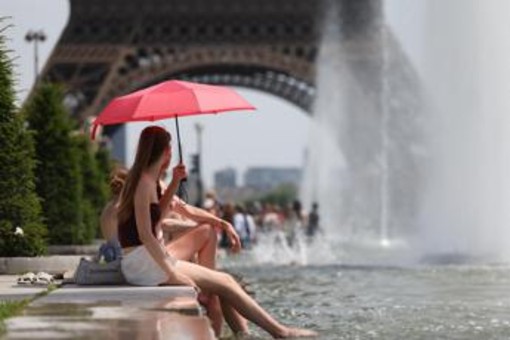 Caldo estremo in Europa, allarme Oms: "In arrivo nuova ondata fino a 43 gradi, è vera emergenza" Caldo estremo in Europa, allarme Oms: "In arrivo nuova ondata fino a 43 gradi, è vera emergenza"