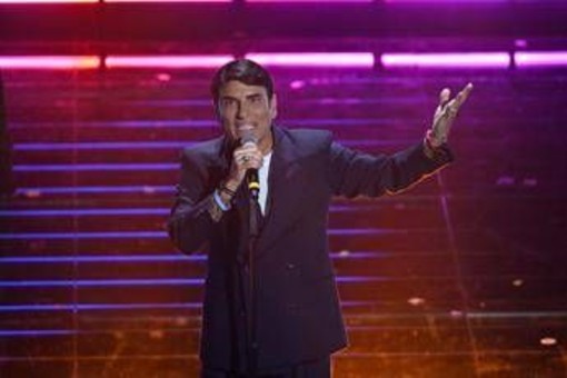 Eurovision, Sal Da Vinci dice 'Per sempre sì' e deve spostare il tour negli Usa Eurovision, Sal Da Vinci dice 'Per sempre sì' e deve spostare il tour negli Usa