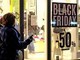 Cosa succede al cervello durante il Black Friday? La scienza svela perché compriamo troppo