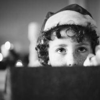 Natale, doni ai bimbi a mezzanotte? La pediatra: "Meglio scartarli il mattino dopo, ecco perché" Natale, doni ai bimbi a mezzanotte? La pediatra: "Meglio scartarli il mattino dopo, ecco perché"