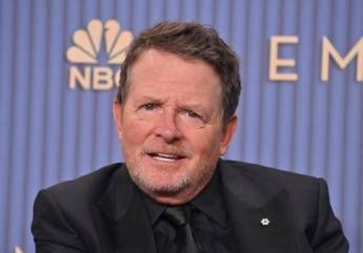 Michael J. Fox, standing ovation agli Emmy Awards: "Accettare il Parkinson non vuol dire arrendersi" Michael J. Fox, standing ovation agli Emmy Awards: "Accettare il Parkinson non vuol dire arrendersi"