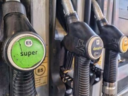 Carburanti, nuovo record sul prezzo del gasolio: diesel verso i 2,34 euro al litro, su la benzina