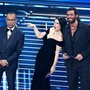 Sanremo 2026, ascolti in calo: 9,6 milioni di spettatori e 58% di share per prima serata Sanremo 2026, ascolti in calo: 9,6 milioni di spettatori e 58% di share per prima serata
