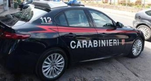 Cuneo, sente rumori nel cortile di casa: spara contro ladri e ne uccide uno. E' indagato per omicidio Cuneo, sente rumori nel cortile di casa: spara contro ladri e ne uccide uno. E' indagato per omicidio