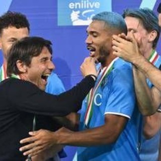 'Di Lorenzo come Maradona' e 'McTominay scarto United': il trionfo Napoli all'estero