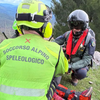 Salvato lo speleologo bloccato a 120 metri profondità nel cuneese