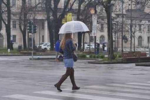 Maltempo, temporali e vento forte su gran parte dell'Italia. Neve in Valle d'Aosta Maltempo, temporali e vento forte su gran parte dell'Italia. Neve in Valle d'Aosta