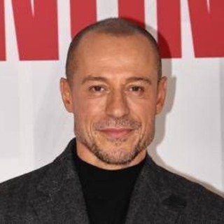 Stefano Accorsi, dal successo alla crisi: "Mi sentivo Dio, poi mi sono sfracellato". Poi, la rinascita Stefano Accorsi, dal successo alla crisi: "Mi sentivo Dio, poi mi sono sfracellato". Poi, la rinascita