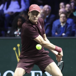 Sinner vince il 1000 di Parigi e torna numero 1 del mondo