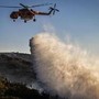 Grecia, Creta in fiamme: maxi incendio vicino a hotel, evacuazioni di massa