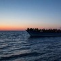 Migranti, raffica di sbarchi a Lampedusa: arrivate quasi 700 persone in poche ore