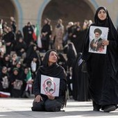 Iran-Usa, colloqui in pausa per i funerali di Khamenei: attese milioni di persone Iran-Usa, colloqui in pausa per i funerali di Khamenei: attese milioni di persone