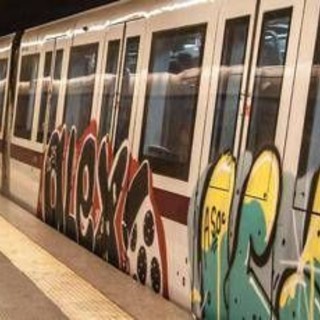 Roma, borseggi in Metro: polizia arresta 14 persone