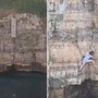 Paura a Polignano a Mare, turista resta bloccata sulla scogliera di Lama Monachile: voleva fare una foto
