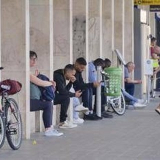 Caos treni, ritardi fino a sei ore alla stazione Termini di Roma Caos treni, ritardi fino a sei ore alla stazione Termini di Roma