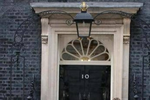 Caso Epstein, nuovo colpo per il premier Starmer: si dimette direttore Comunicazioni Downing Street