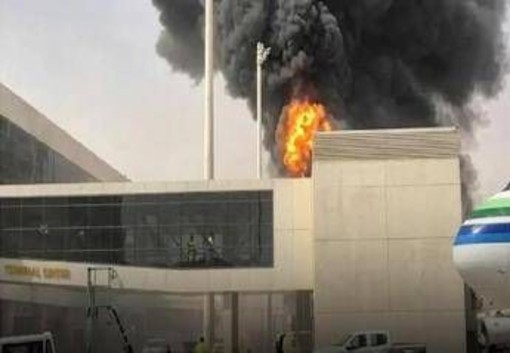 Arabia Saudita, nuovo attacco degli Houthi all’aeroporto di Riad: un morto e 11 feriti Arabia Saudita, nuovo attacco degli Houthi all’aeroporto di Riad: un morto e 11 feriti