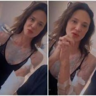 Asia Argento, addio tatuaggi: "Errore di gioventù, i miei me l'avevano detto..." Asia Argento, addio tatuaggi: "Errore di gioventù, i miei me l'avevano detto..."