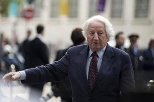 Addio a Giorgio Forattini, il re della satira con le vignette in prima pagina Addio a Giorgio Forattini, il re della satira con le vignette in prima pagina