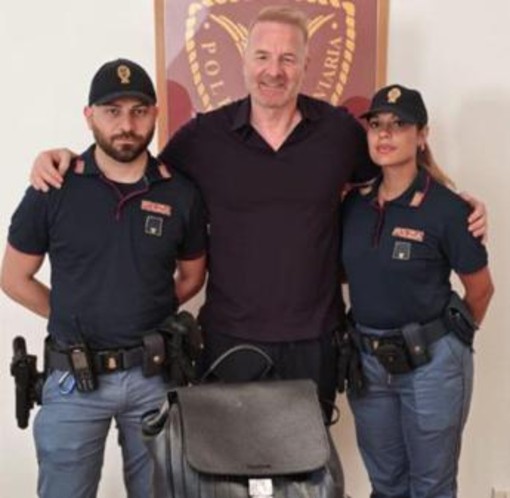 Igli Tare derubato della borsa sul treno, poi recuperata dalla polizia Igli Tare derubato della borsa sul treno, poi recuperata dalla polizia