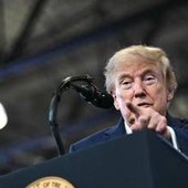 Trump e la mappa con lo Stretto di Hormuz: "Nuovo territorio Usa". Ira di Teheran: "Illusione che correggeremo" Trump e la mappa con lo Stretto di Hormuz: "Nuovo territorio Usa". Ira di Teheran: "Illusione che correggeremo"