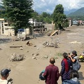 Nepal, alluvione nel nord: "Numerose vittime e dispersi". Xi mobilita i soccorsi Nepal, alluvione nel nord: "Numerose vittime e dispersi". Xi mobilita i soccorsi