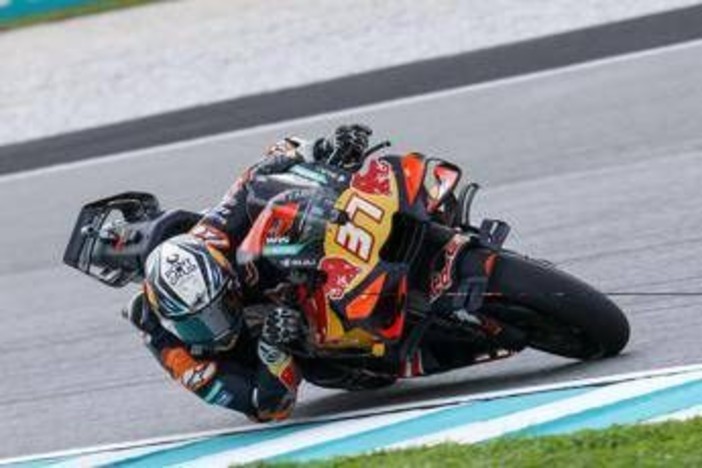 MotoGp, Acosta vince la gara sprint in Malesia: Marquez secondo allunga nel mondiale MotoGp, Acosta vince la gara sprint in Malesia: Marquez secondo allunga nel mondiale