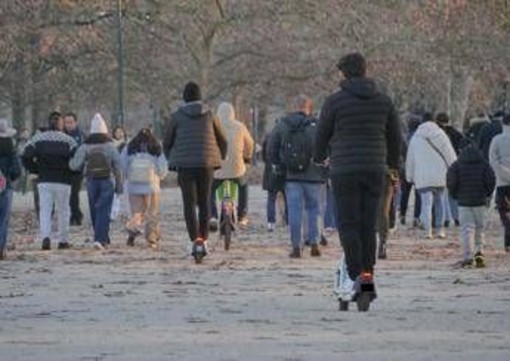 Monopattini elettrici, conto alla rovescia per l'obbligo di targa: la scadenza e le multe, cosa fare