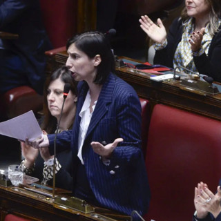 Dazi, Schlein “Governo reintegri Fondo Auto e chieda forte risposta Ue a Trump”