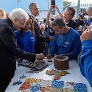 Scuola, l'alert di Mattarella "è leva integrazione": intanto il governo lavora a tetto stranieri e stop burqa in classe