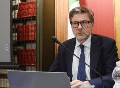Giorgetti: "Ridotto deficit senza manovre restrittive"