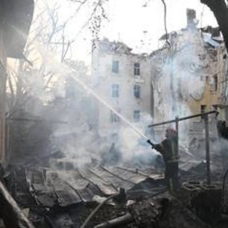 Ucraina, tregua si allontana. Trump: &quot;I russi bombardano come pazzi&quot;