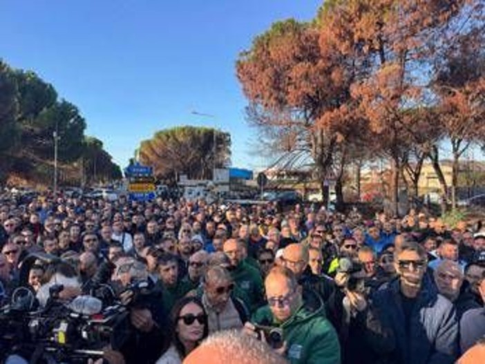 Ex Ilva, quinto giorno di mobilitazione: sciopero e presidi finiranno alle 23 Ex Ilva, quinto giorno di mobilitazione: sciopero e presidi finiranno alle 23